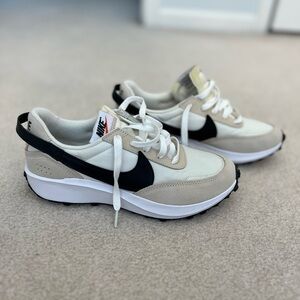 Women’s Nike sneakers